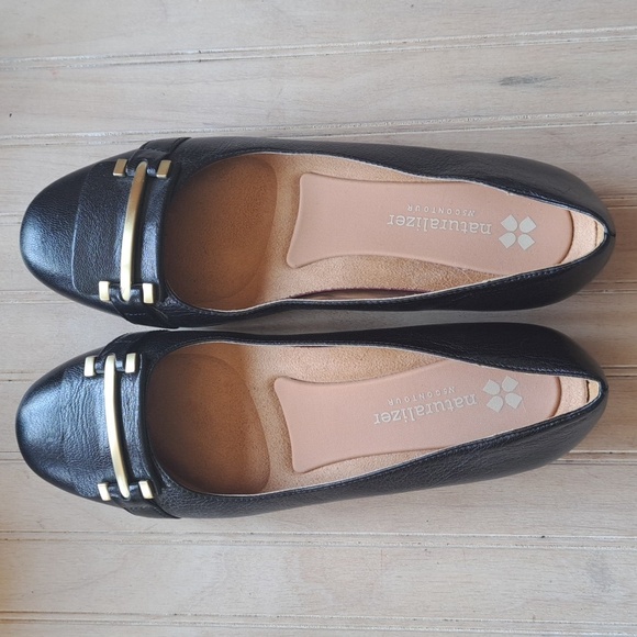 New Naturaluzer Joyce N5 Comfort Black Leather Gold Buckle Accent Slip On Flats - Picture 1 of 11